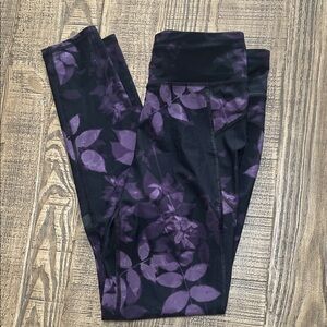 Sweaty Betty “The Zero Gravity” Leggings - purple floral - Size M